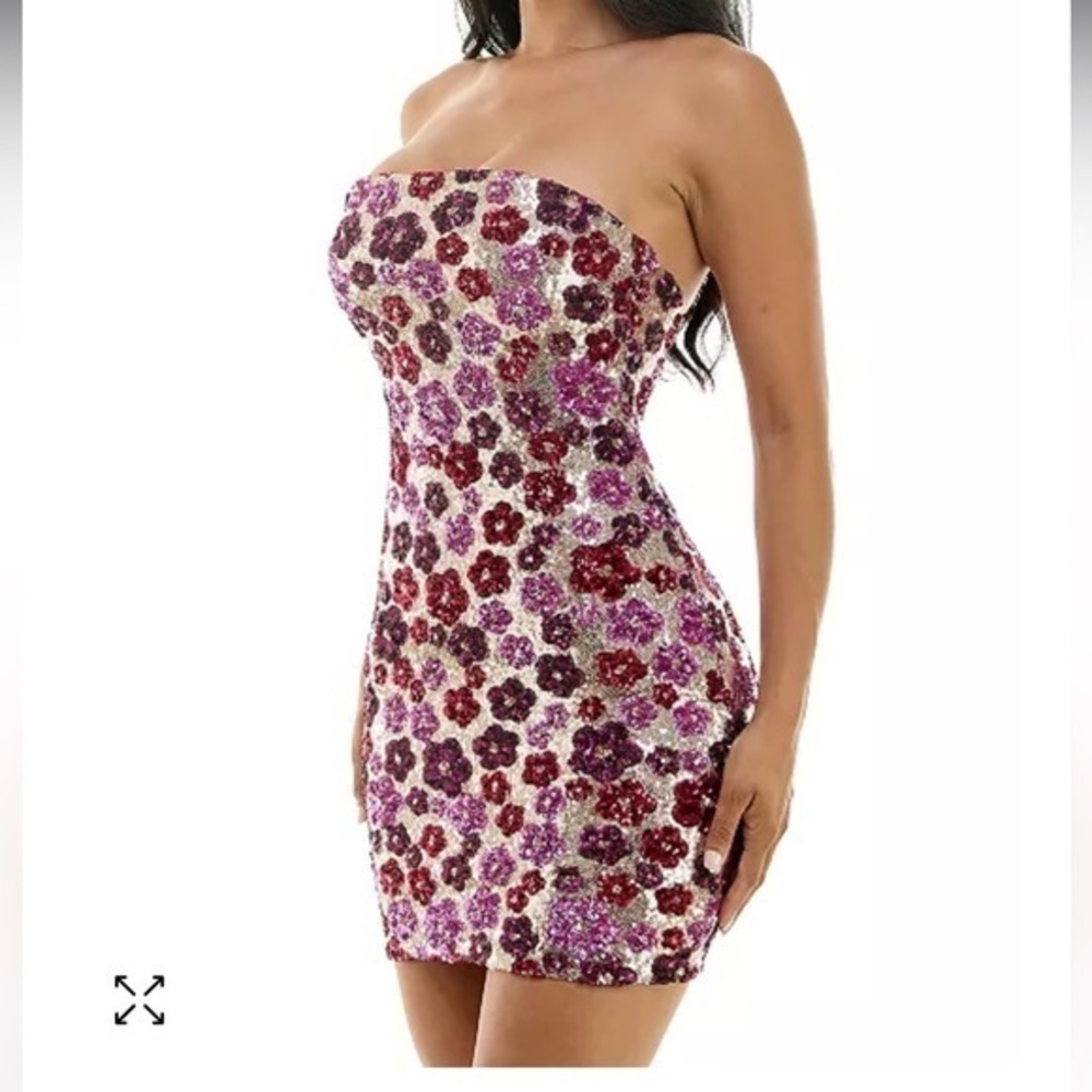 B Darlin Floral Sequined Strapless Dress, NWT
Junior Size 3/4